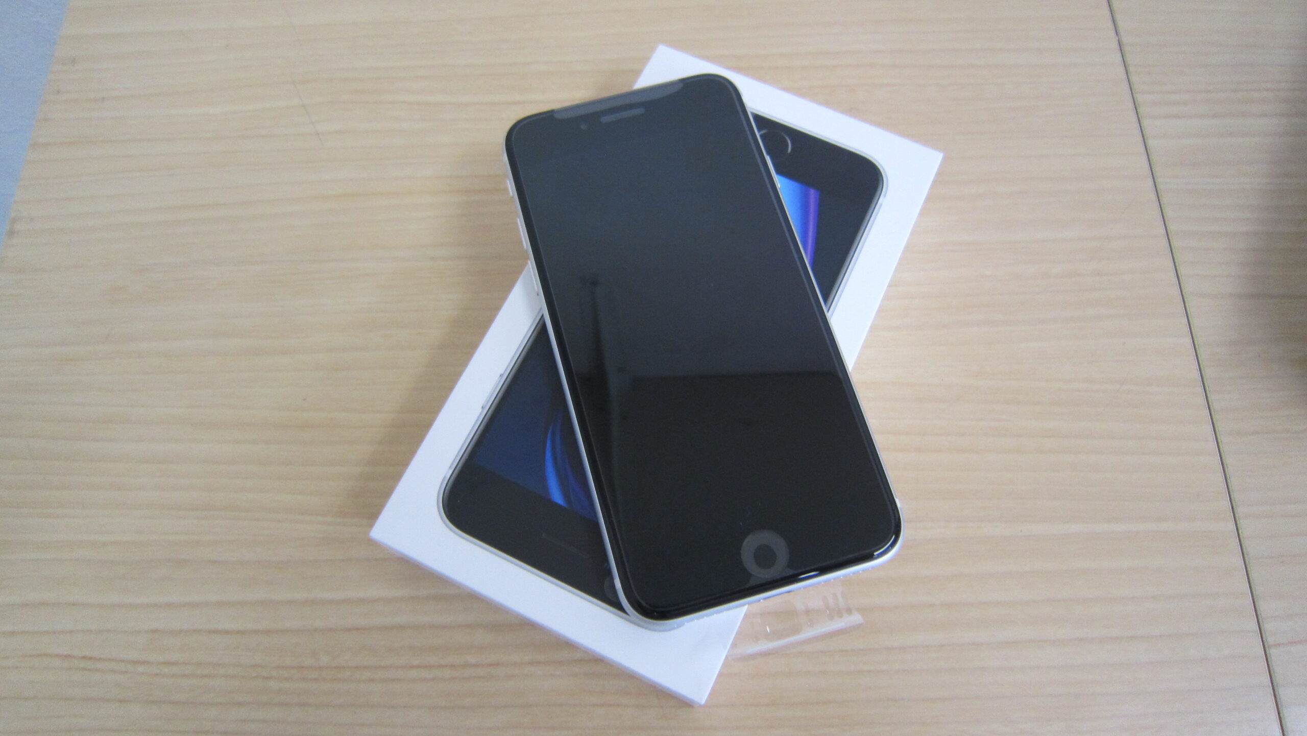 iPhone SE 第2世代 ホワイト MHGU3J/A SIMフリー128GB